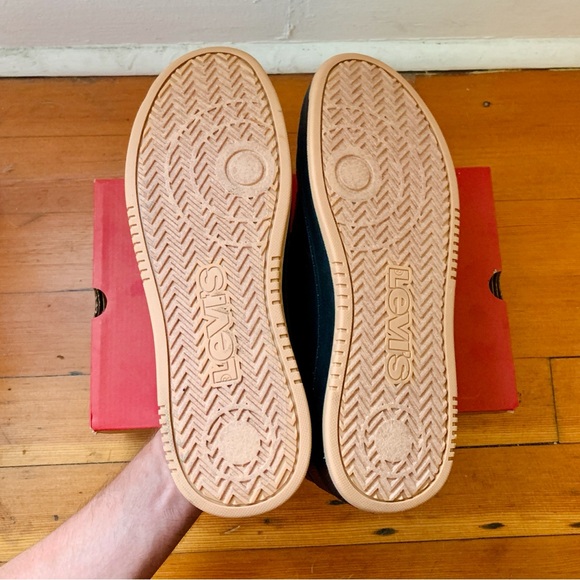 Levis Shoes - Picture 4 of 9